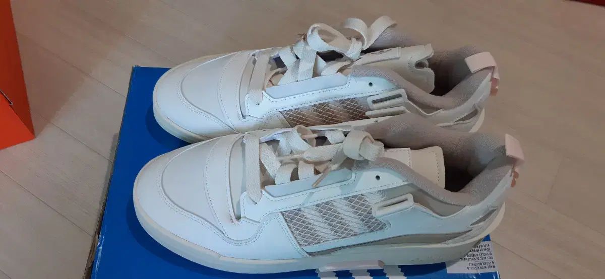 adidas(アディダス) フォーラム モード ロー