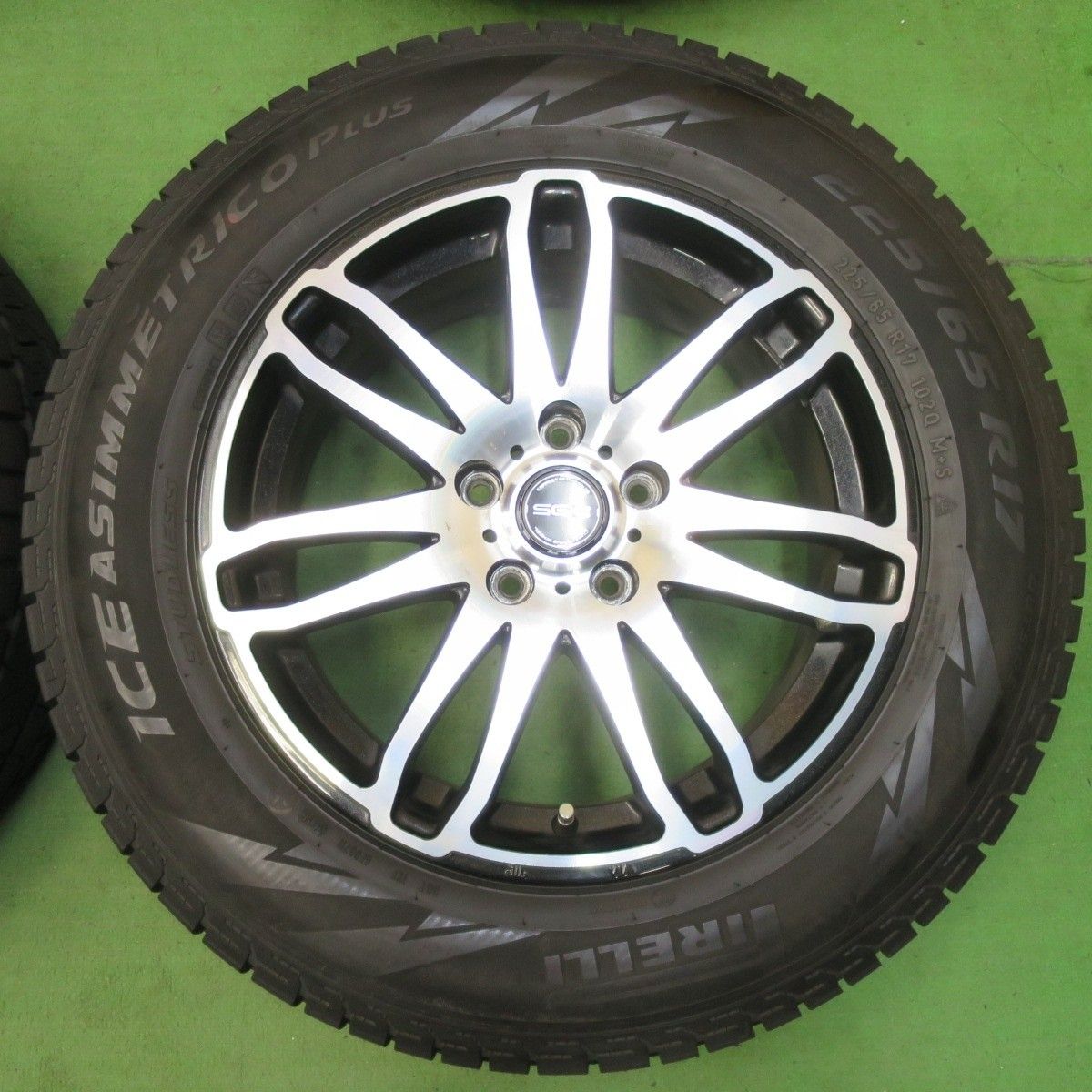 バリ溝！9.5分以上☆スタッドレス 225/65R17 ピレリ アイス 