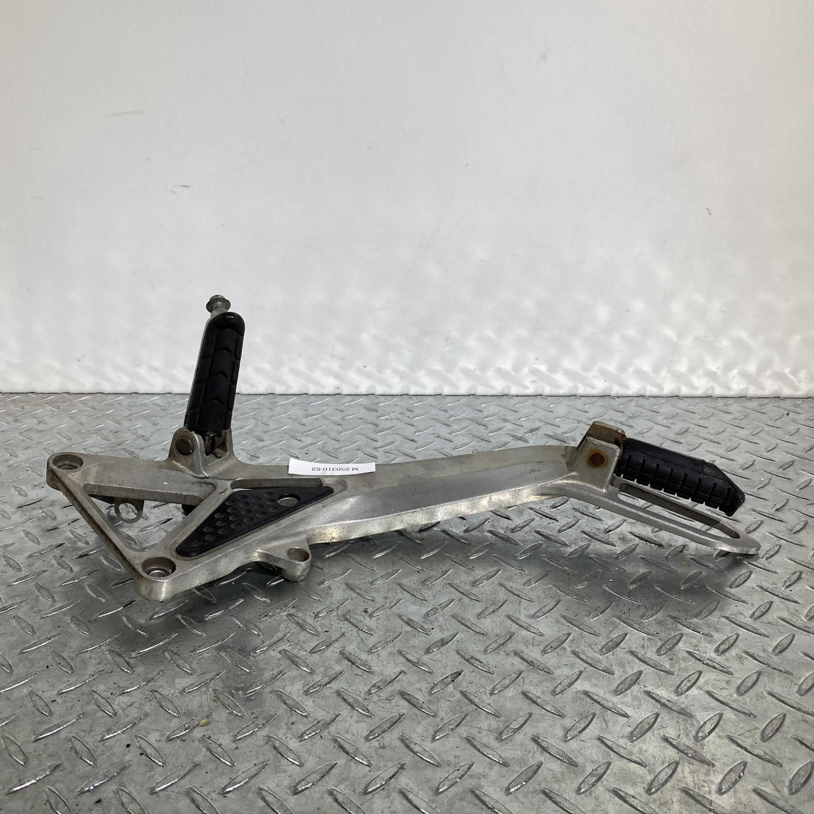 HONDA ホーネット250 ステッププレート 右 ホンダ