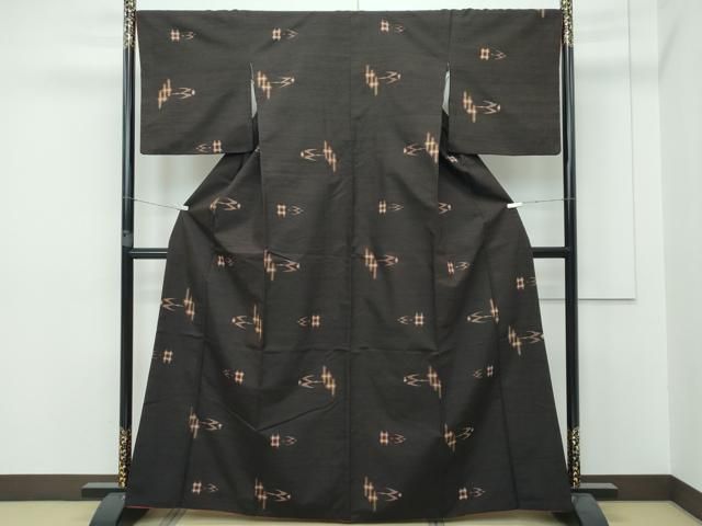 平和屋着物●国指定重要無形文化財　本場久米島紬　手織　トゥイグヮー　黒地　正絹　逸品　DAAS3118ps 平和屋着物○国指定重要無形文化財 本場久米島紬 手織 トゥイグヮー