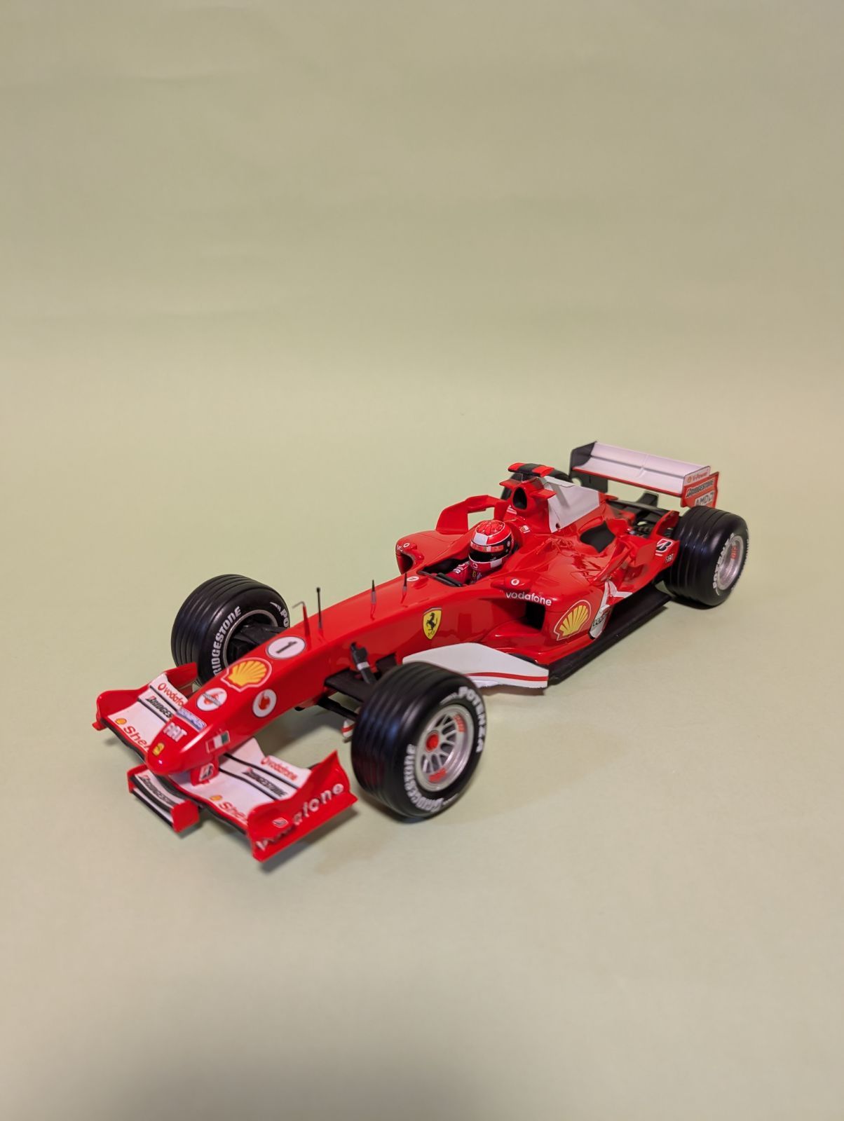 苦戦の1年…1/18 マテルフェラーリF2005 シューマッハ - メルカリ