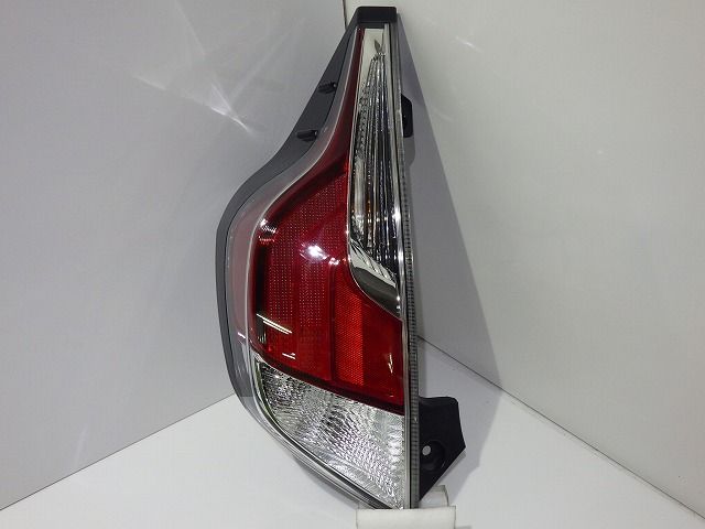 トヨタアクア右側テールランプ M*9様 トヨタアクア NHP10 純正 右
