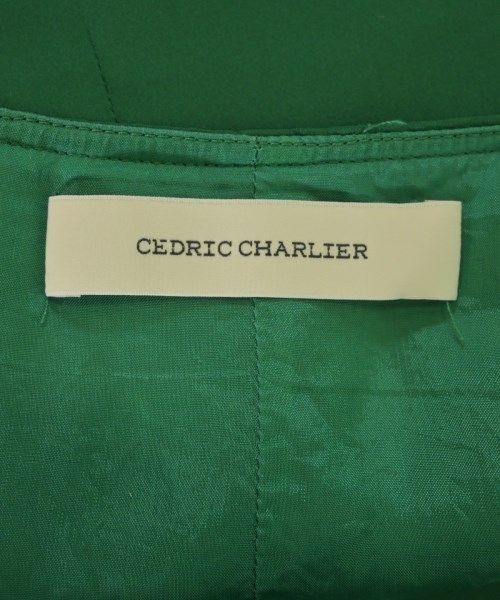 ひざ丈スカート