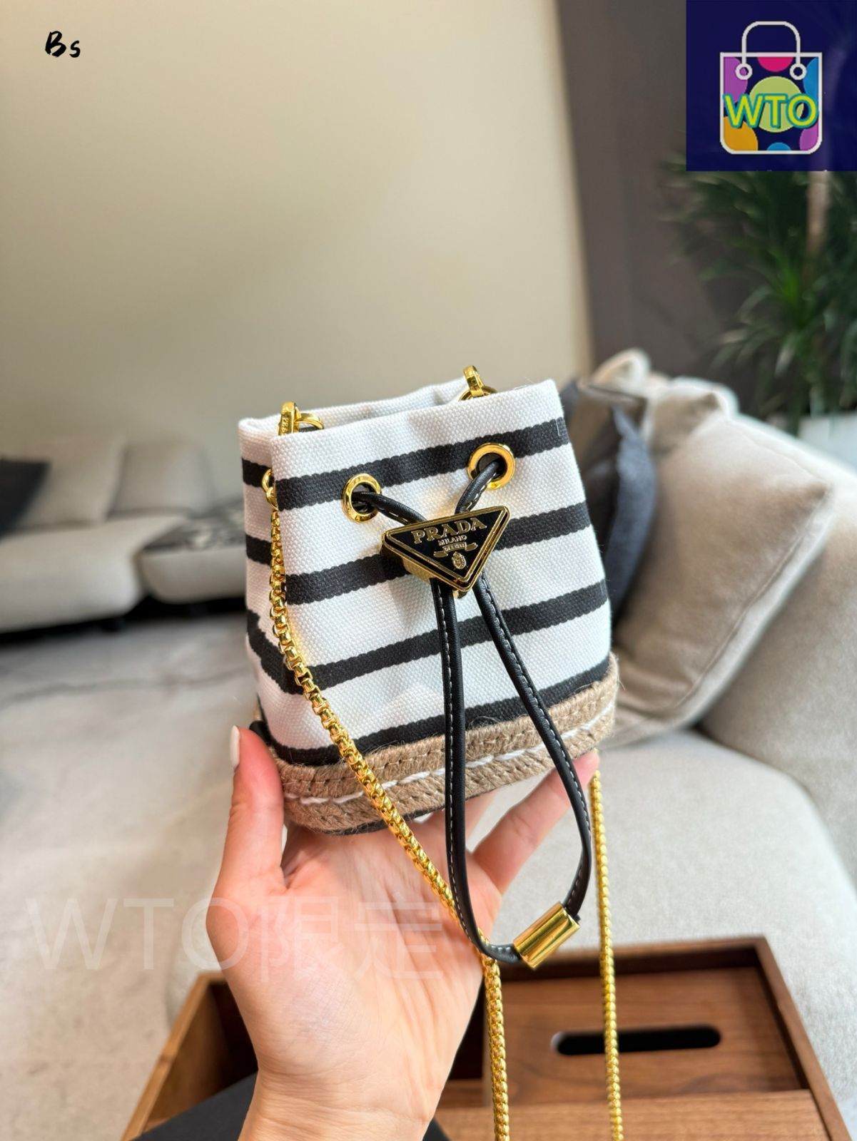 上品さ♡【PRADA】ロゴプリント ミニバケットバッグ 今日特価】Prada プラダ ミニ バケットバッグ シリーズ ナビー風