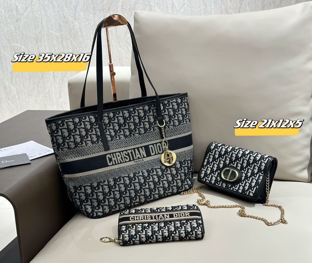 Christian Dior ショルダーバッグ スクエア Dior(ディオール) バッグ・カバン(レディース) - 海外