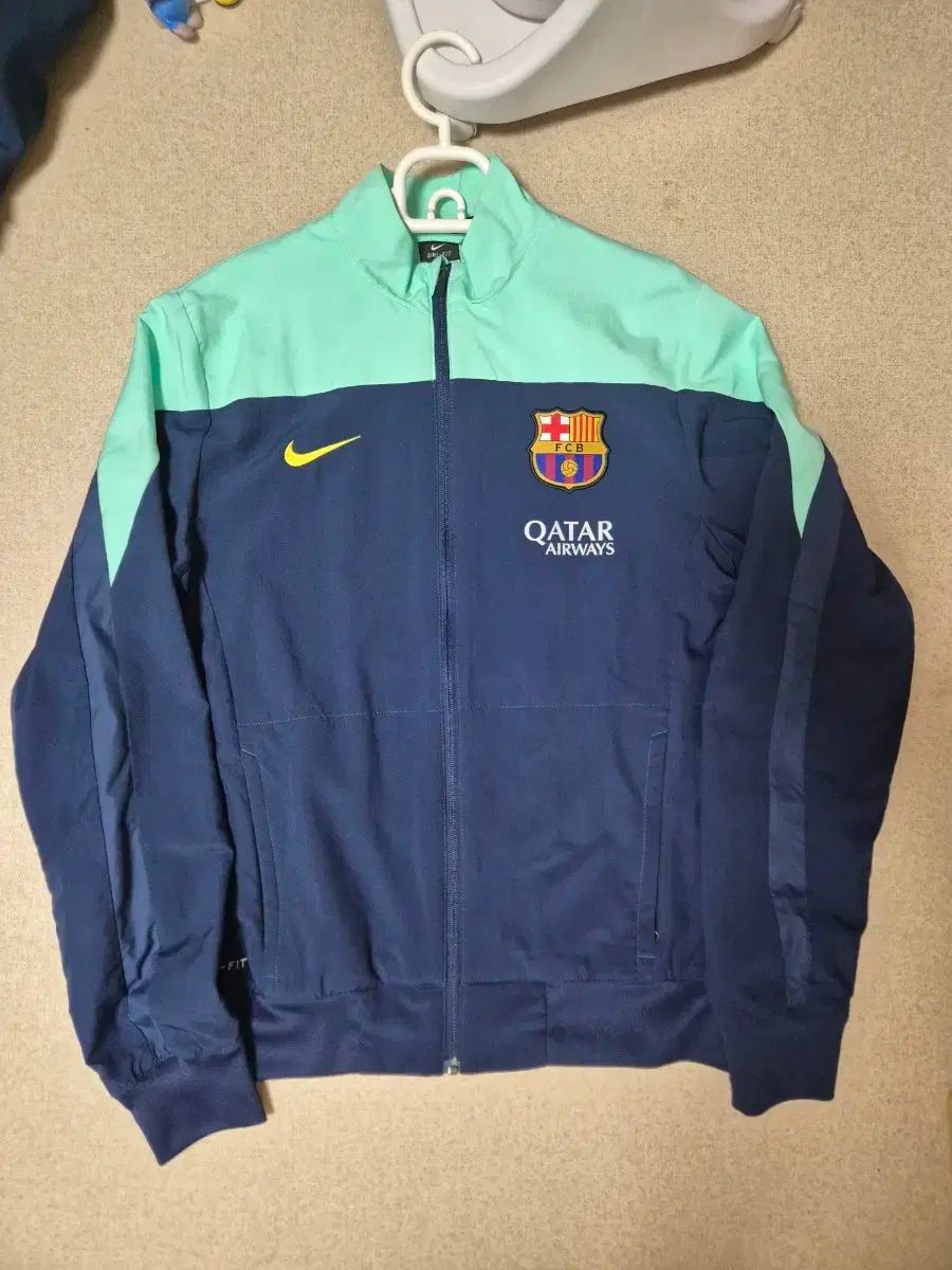 Nike ナイキ バーゼル ウインドブレーカー DESCENTE デサント 安い