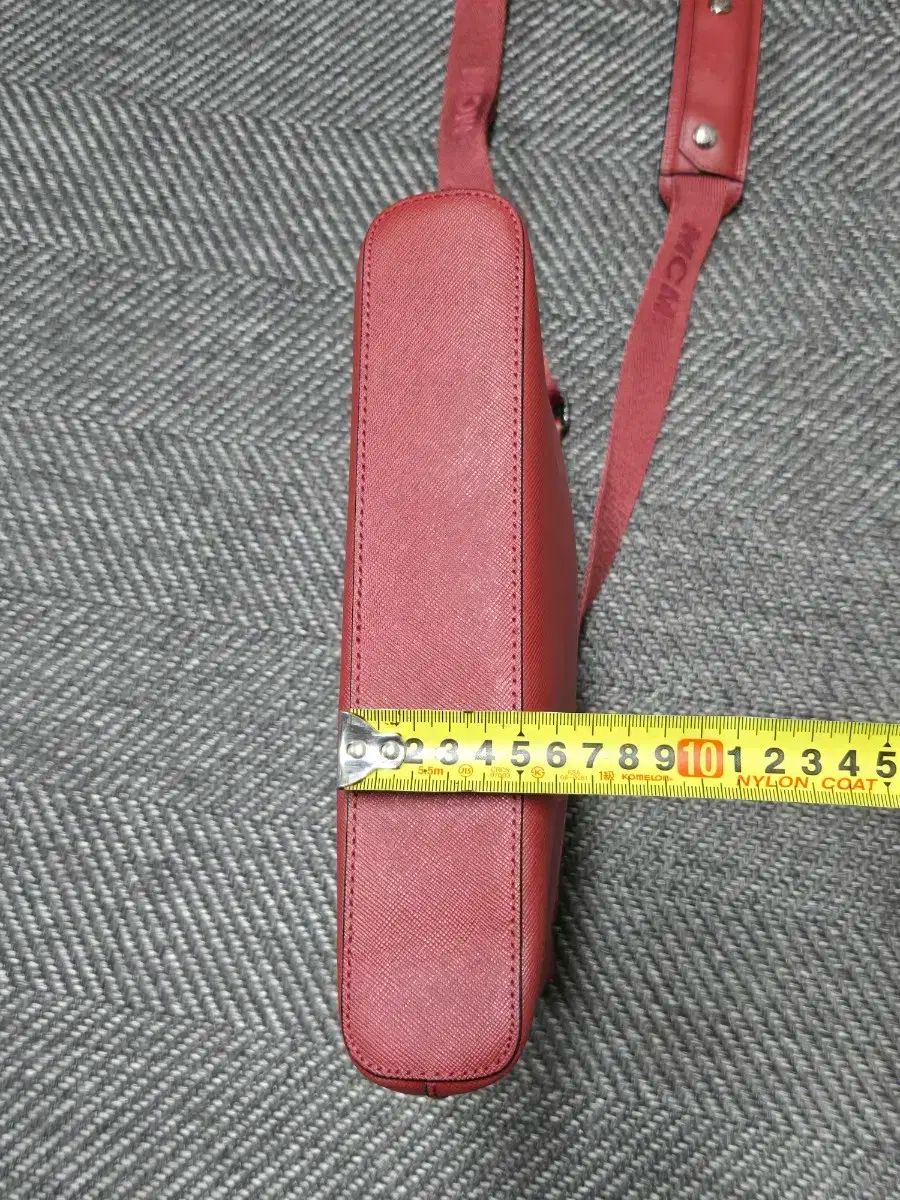 バッグ 赤