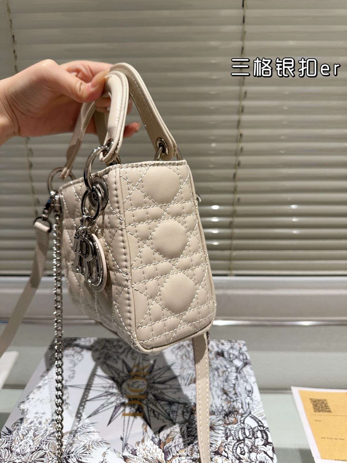 今日特価】Dior Lady Dior Lambskin Bag with Foldable Gift Box