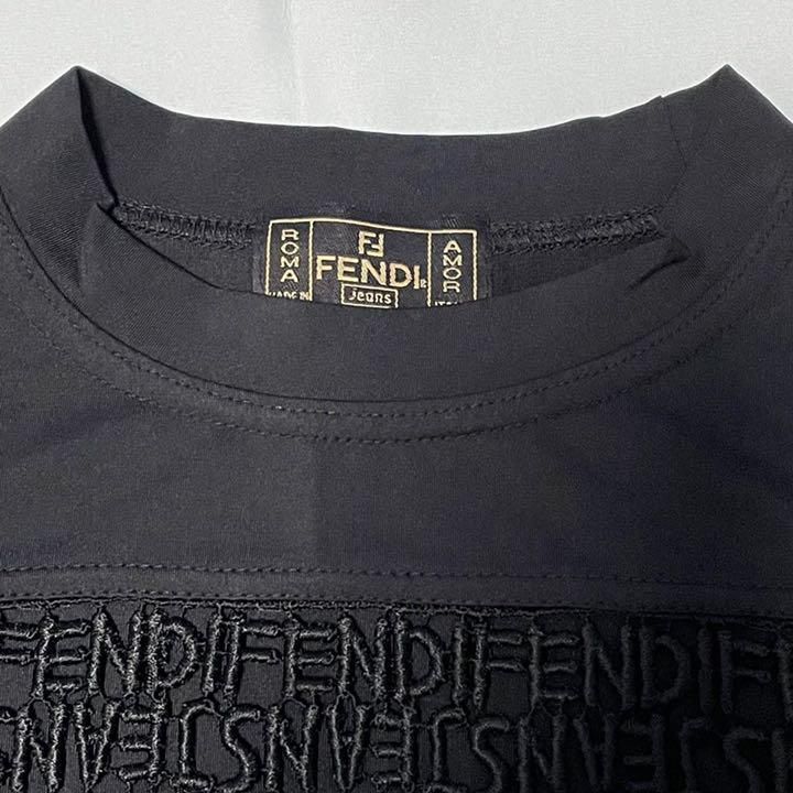 FENDI　フェンディ　半袖シャツ　伸びる素材　胸元切り抜き　レディースXSAC6004