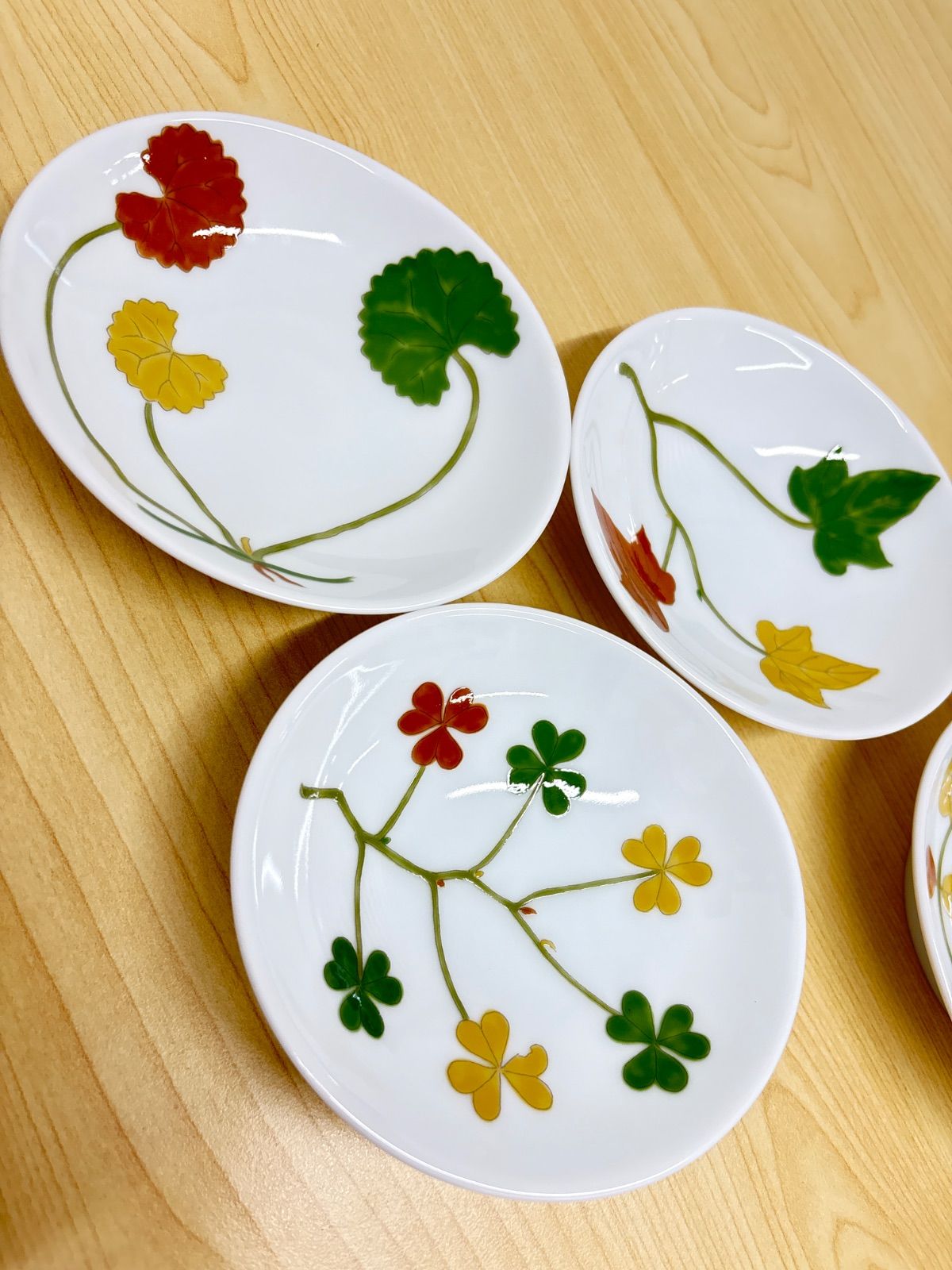 深川製磁摘み草絵変わり小皿5枚 深川製磁 採み草 小皿揃 5枚セット 楕円皿 銘々皿 絵変わり 和