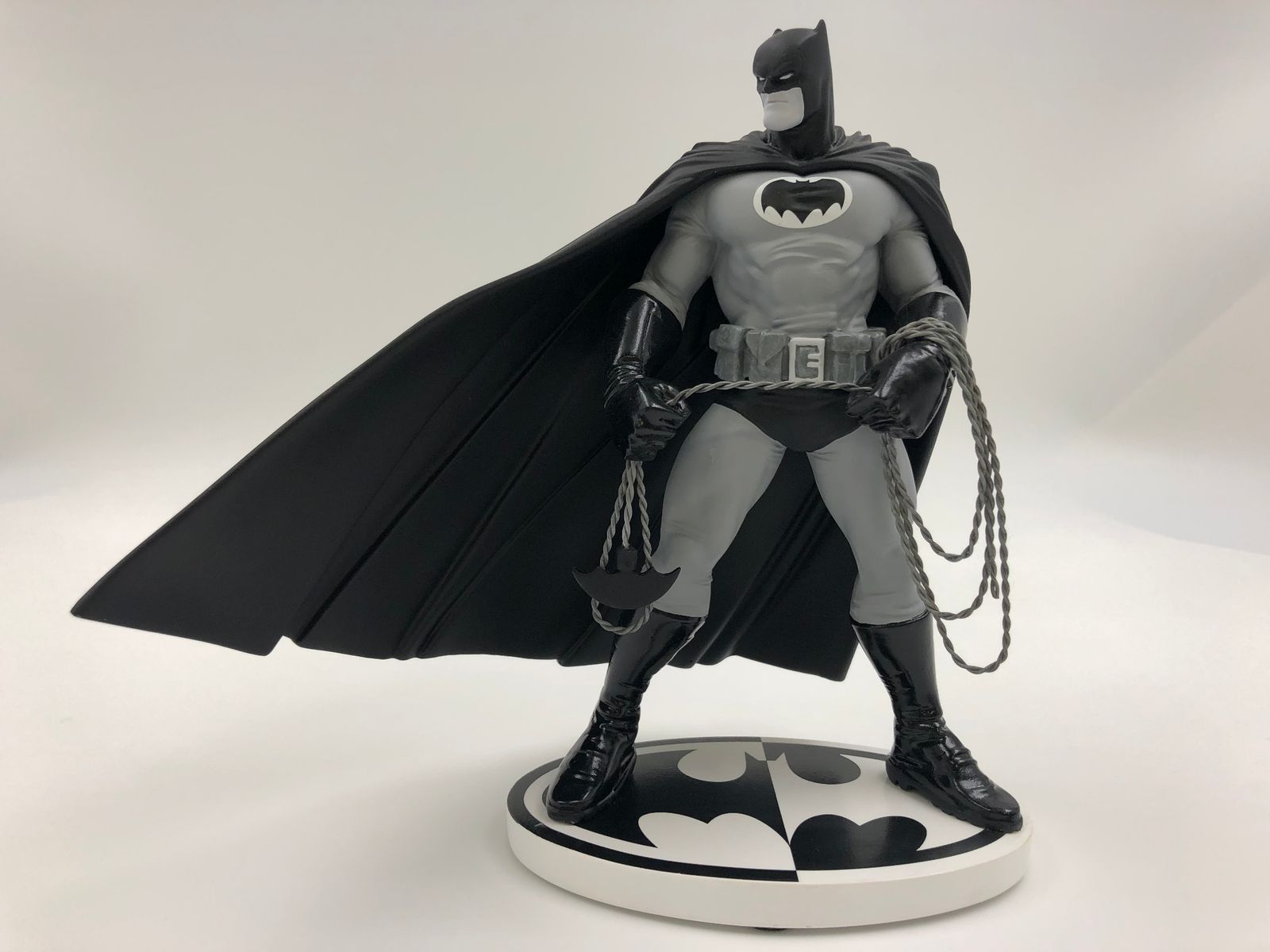 dcコレクタブルズ　バットマン　フランクミラー　ブラック＆ホワイト　スタチュー dcコレクタブルズ バットマン フランクミラー ブラック＆ホワイト