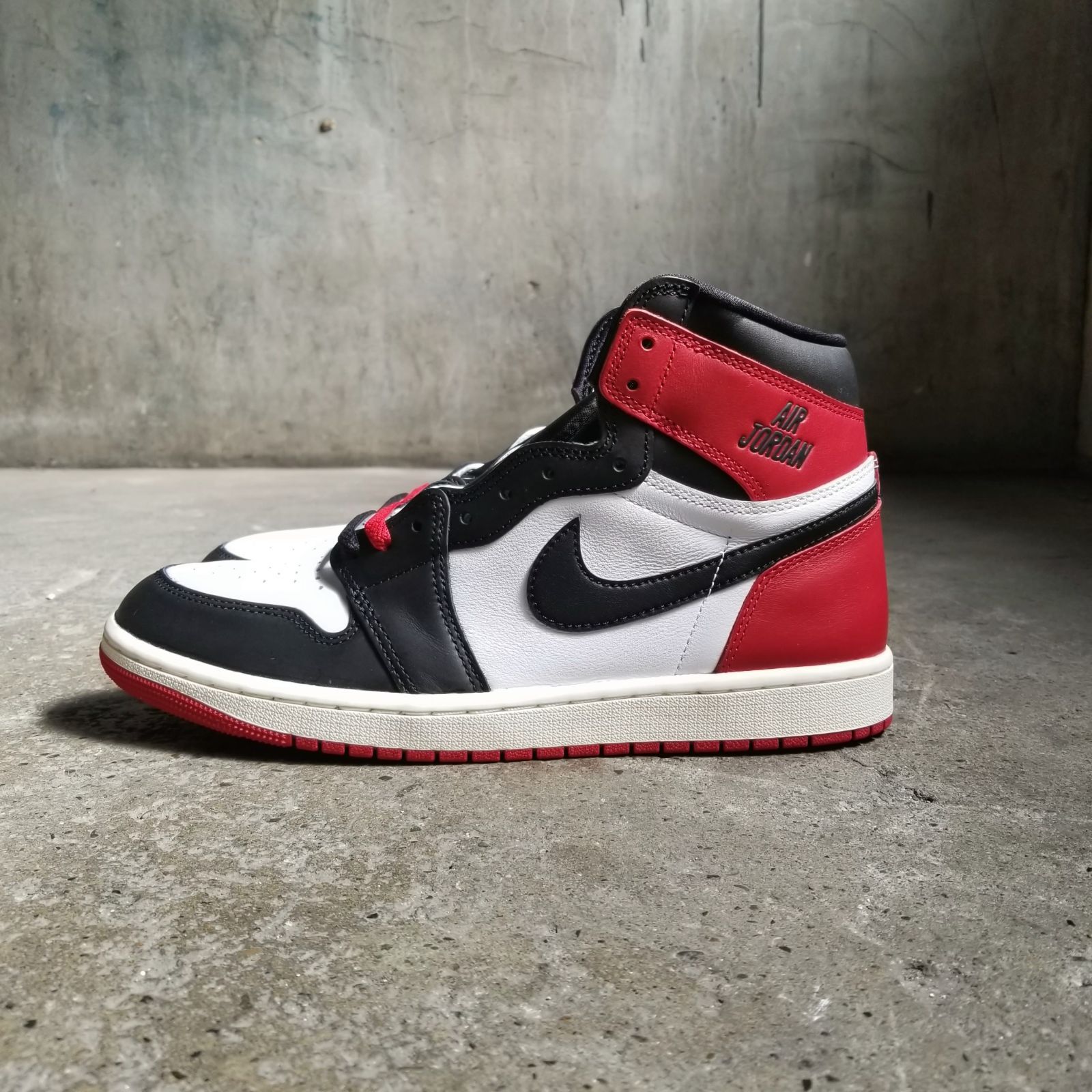 NIKE AIR JORDAN 1 RETRO HIGH OG 