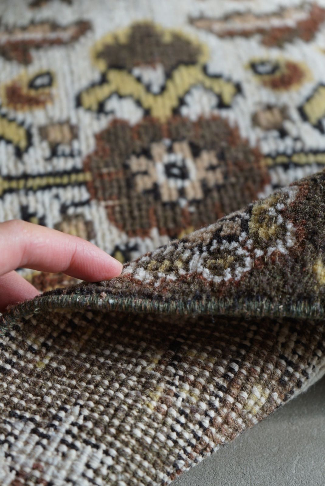 ヴィンテージラグ トルコ イスパルタ カーキ 花柄 199 × 109 cm No