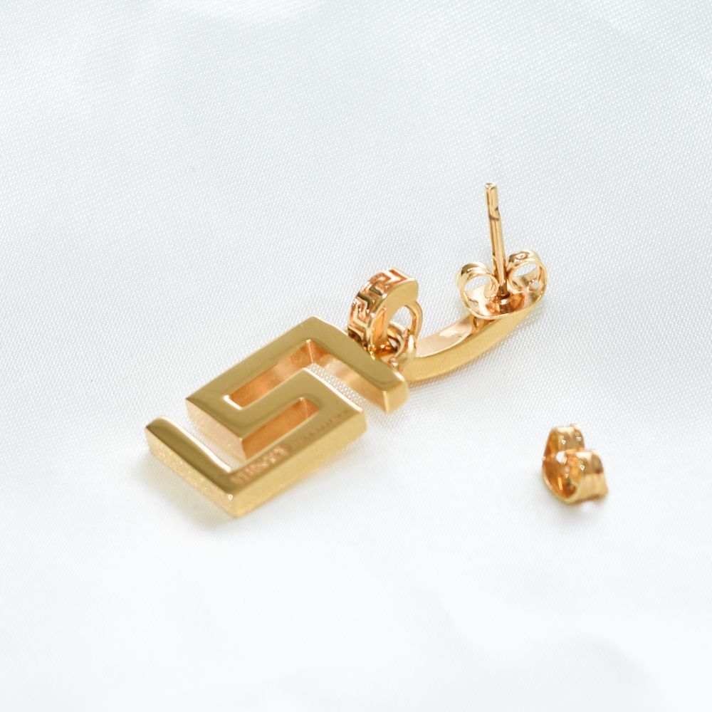 ヴェルサーチ　ピアス　片耳 VERSACE（ピアス(片耳用)）のフリマアイテム一覧