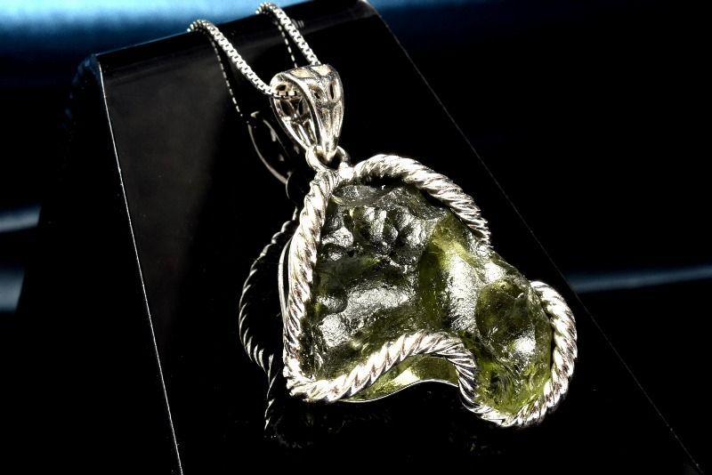 １点物 AA シルバー925 モルダバイト 22x17mm 原石 ペンダントトップ パワーストーン 天然石 _PC6484
