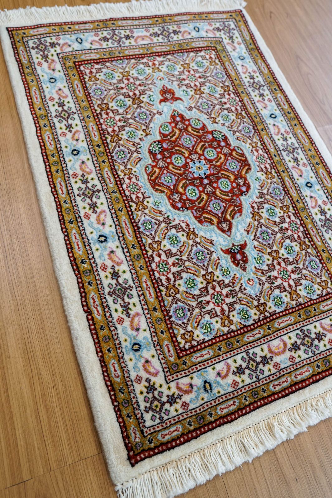 ペルシャ 手織り絨毯