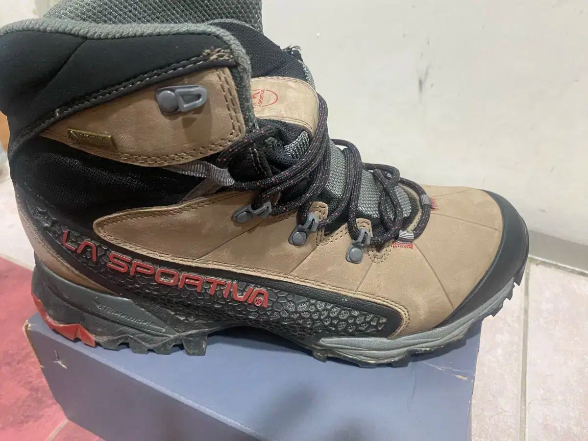 スポルティバ 登山靴 GORE-TEX ブラウン