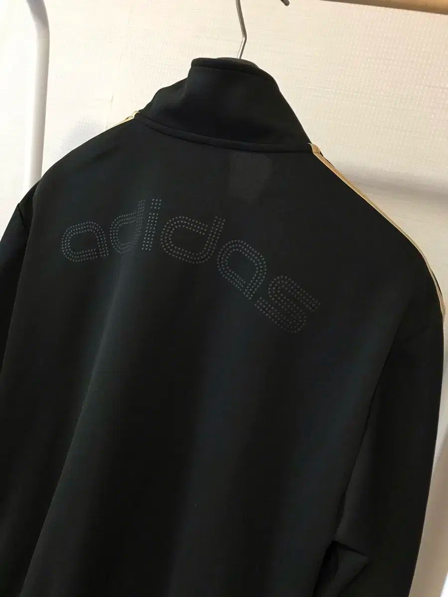 adidas アディダス