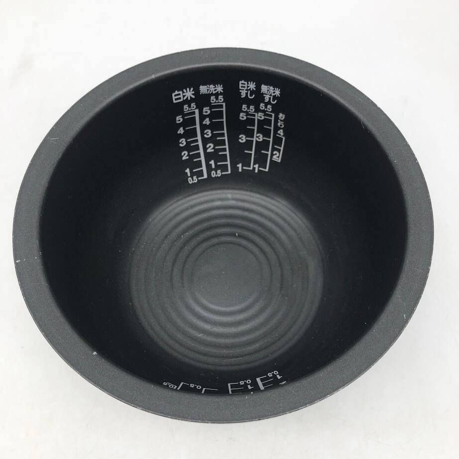 ss6925 【中古】 東芝 真空圧力IH炊飯ジャー 5.5合炊 RC-10VQG ホワイト TOSHIBA IH炊飯器 白 真空圧力IH保温釜 かまど銀釜 1.0L 圧力炊飯 炊飯ジャー 中古