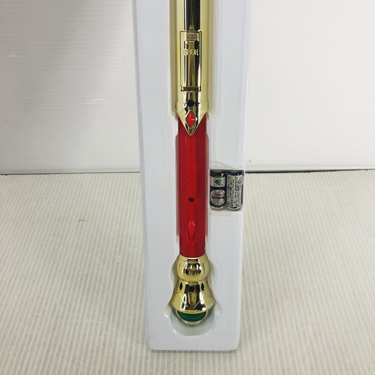 (新品未使用品)シュシュトリアン紅のバトン 有言実行三姉妹シュシュトリアン 紅のバトン | Fortune-Central