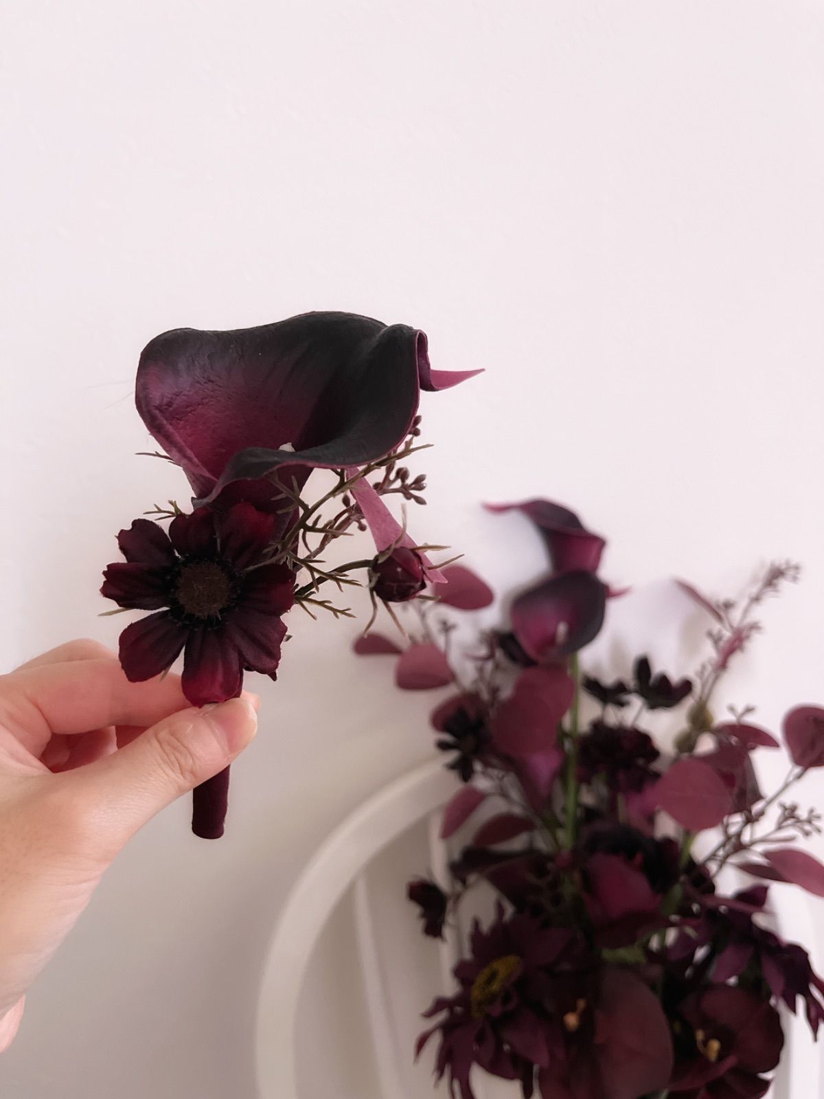 ボルドー　ウェディングブーケ　ブートニア ウエディングブーケ ボルドー (ブートニア付き) - メルカリ