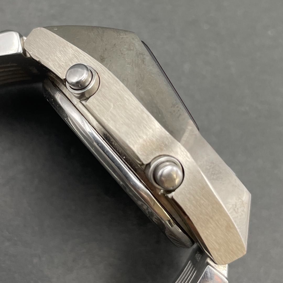 クォーツ腕時計