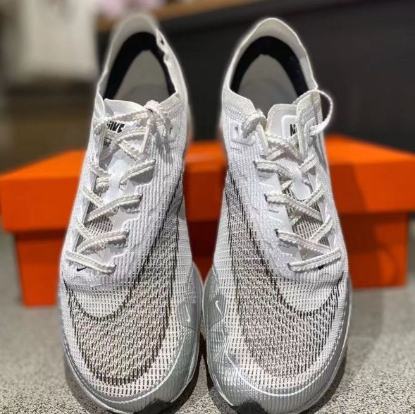 新品 未使用 ナイキズームX ヴェイパーフライ ネクスト％ 2ホワイト/シルバー Zoom X Vaporfly NEXT% 2 - メルカリ