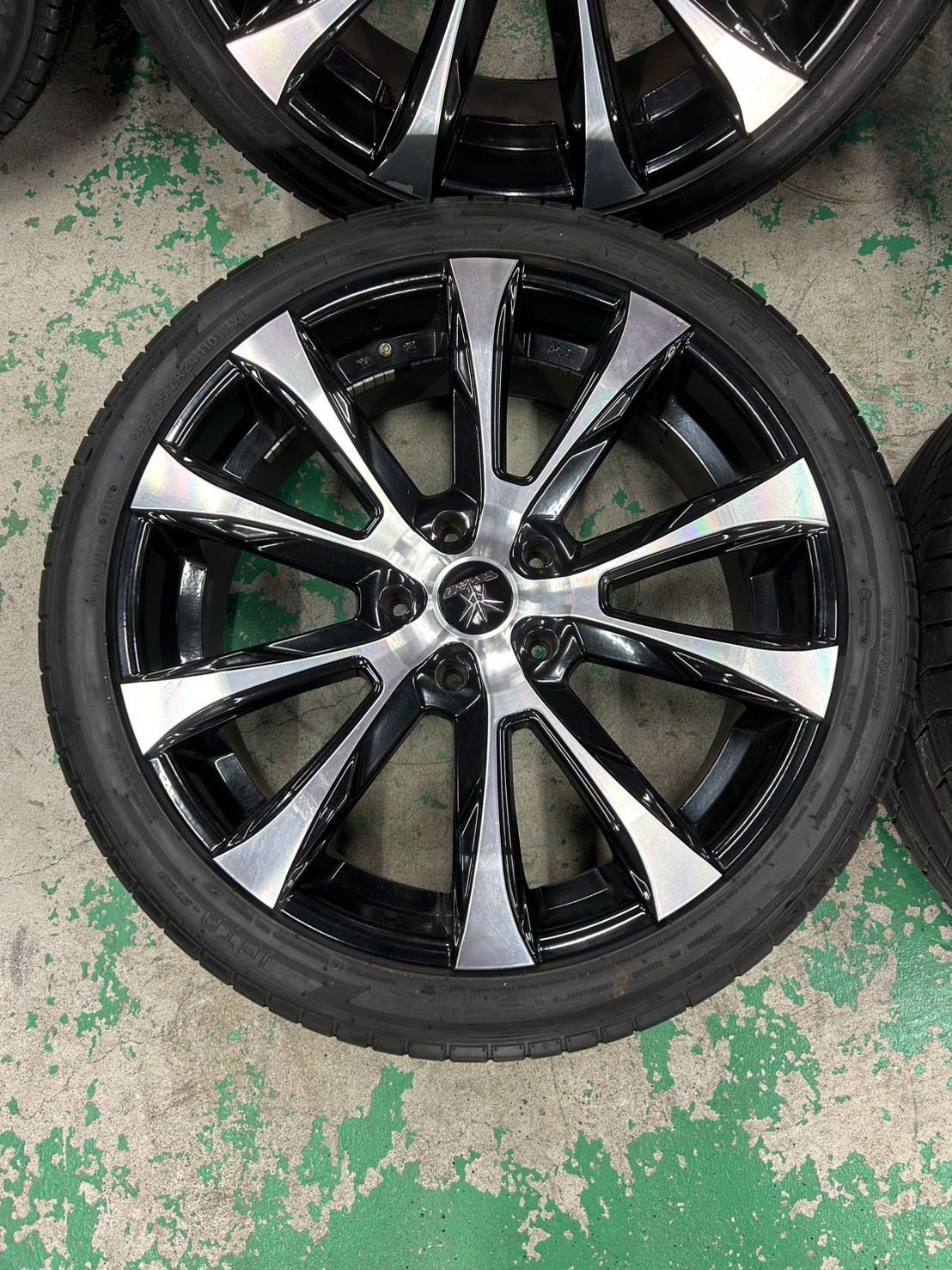 Black Diamond PREMIUM.E.D BDPR05 24インチ 9.5J 50 5H150 ブラックポリッシュ 295 35ZR24 ACCELERA IOTA ST68 残溝6.9mm 4本セット