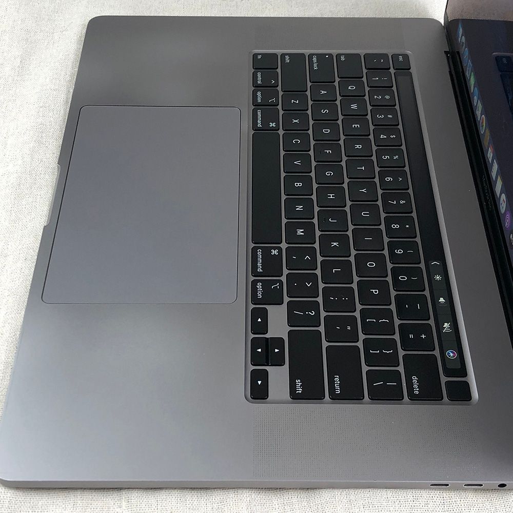 ジャンク MacBookPro 2019 16インチ i9 32GB 1TB