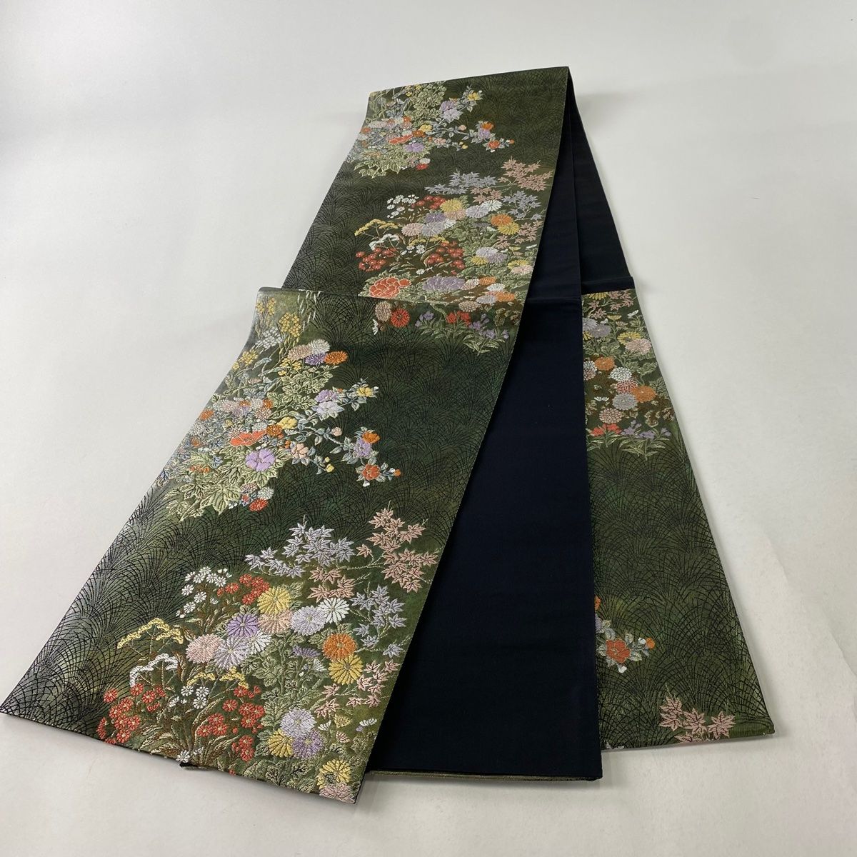 A26 美品　袋帯　綴れ　花草 袋帯 美品 秀品 草花 蝶 箔 薄緑 六通 正絹 【中古】 - メルカリ