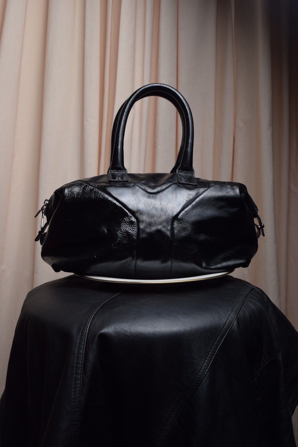 YVES SAINT LAURENT グロッシーレザー イージーボストンバッグ