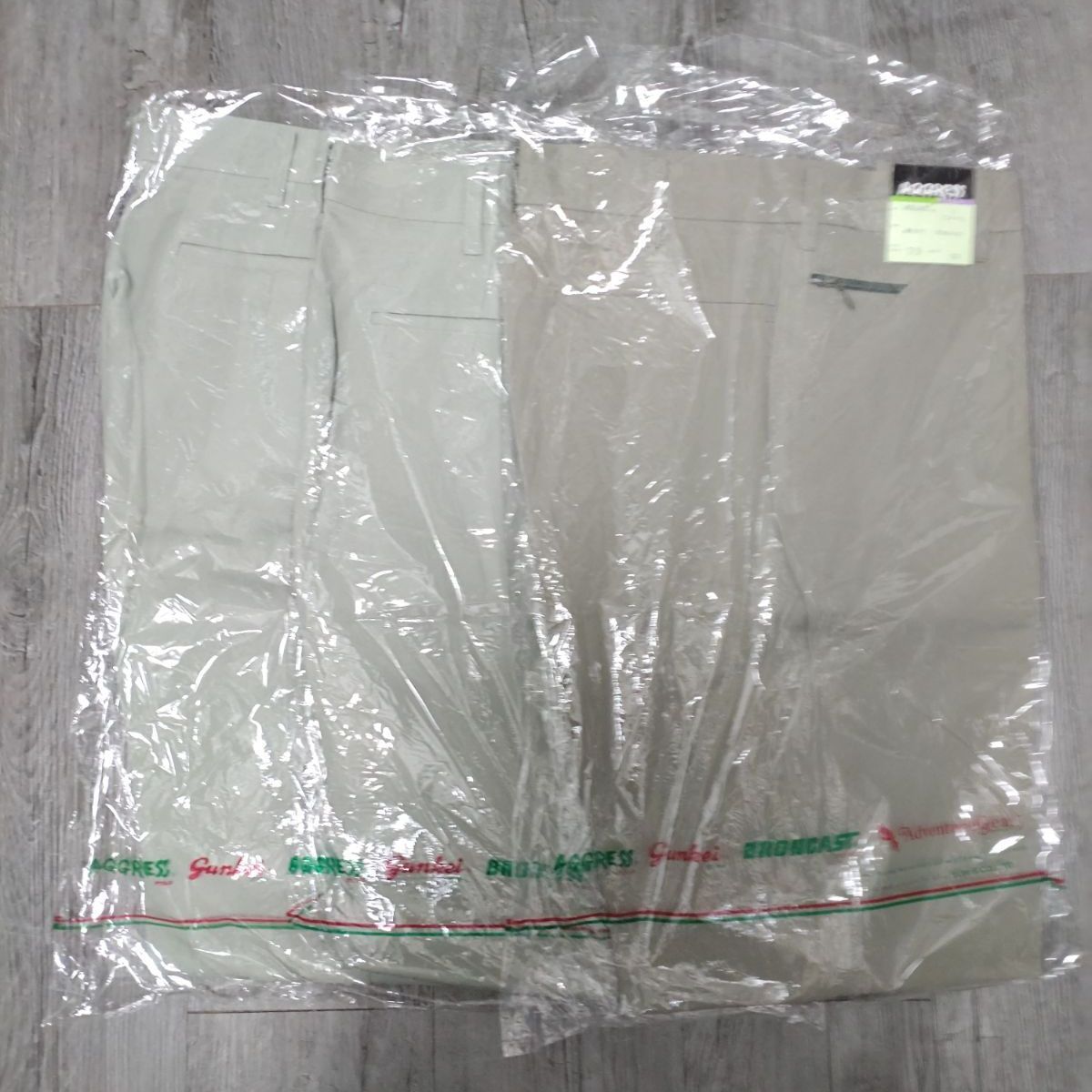 メルカリshops 作業ズボン スラックス モスグリーン2本 モスベージュ1本 新品 3本組