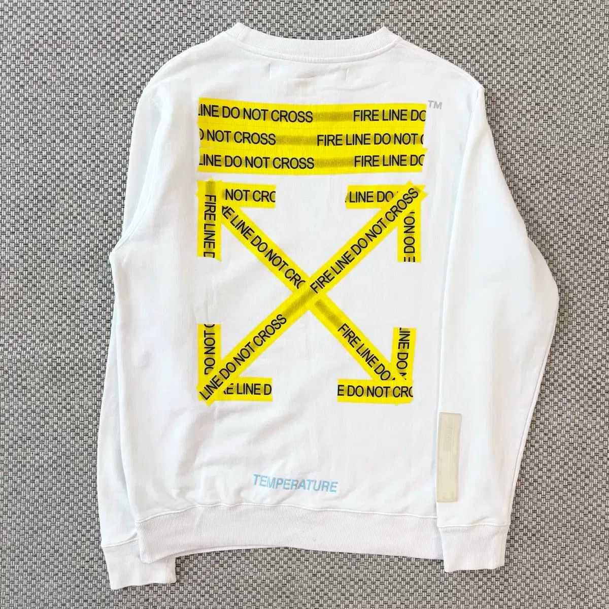 off-white オフホワイト　パーカー　ファイヤーテープ レア off-white オフホワイト ファイアーテープ アロー ロゴ