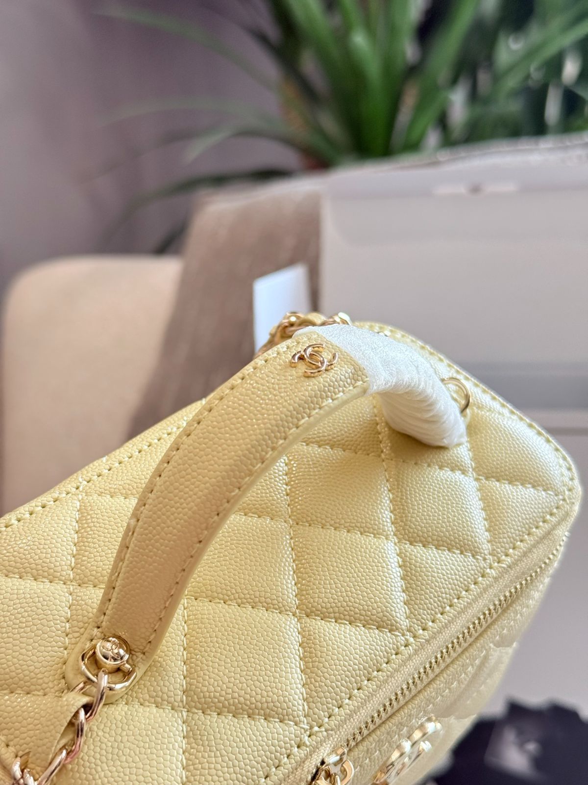 【25A コンパクトで上品なゴールド】CHANEL ハンドバッグ 今日特価】CHANEL 25C シャネル 25C ハンドル ボックス バッグ