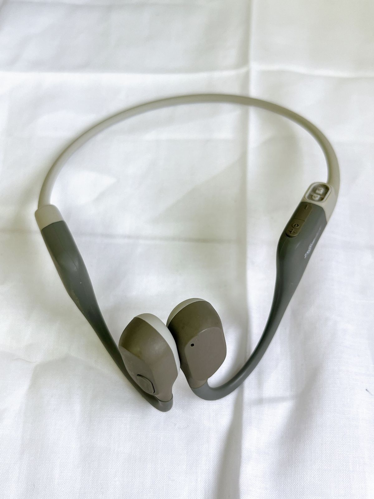 AFTERSHOKZ/アフターショックス 骨伝導イヤホン AEROPEX LUNAR GRAY