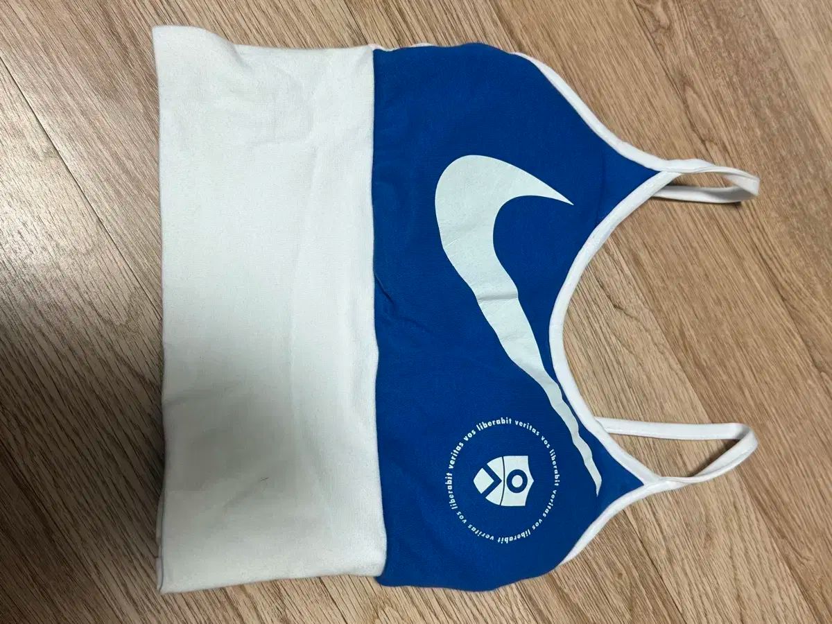 クロップド フード