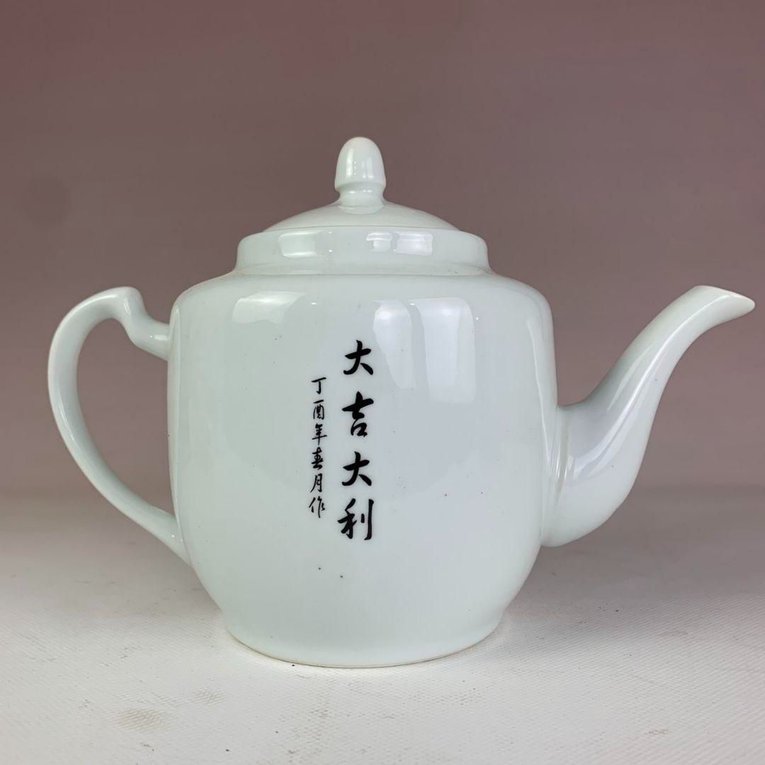 粉彩花卉図提梁壺 急須 茶道具 陶磁器 装飾品 現代工芸品美術品 置物 民国玩玉款粉彩大吉大利公鶏母子図茶壺 陶磁器 装飾品 現代工芸