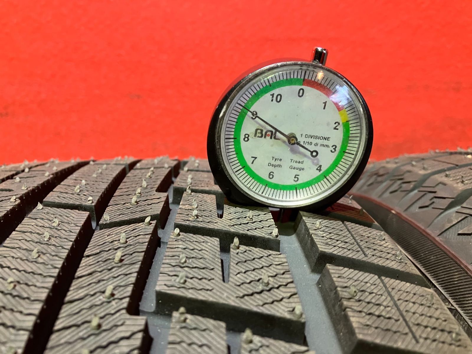 続々入荷中！ スタッドレスタイヤ 235 50R18 YOKOHAMA IG60 3本SET