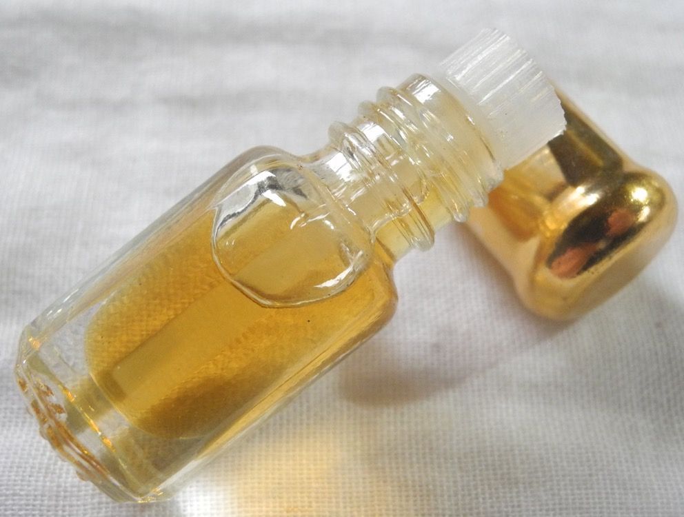 ベトナム産 沈香オイル 沈香油 上品 良品 香木 2,5ml 良い香 ベトナム産 沈香オイル 沈香油 上品 良品 香木 2,5ml 良い香 - メルカリ