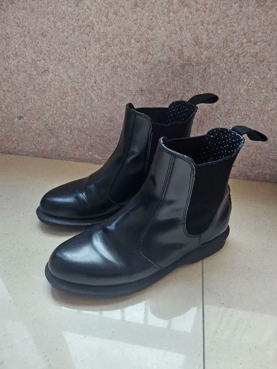DR. MARTENS(ドクターマーチン) フローラ チェルシーブーツ 250