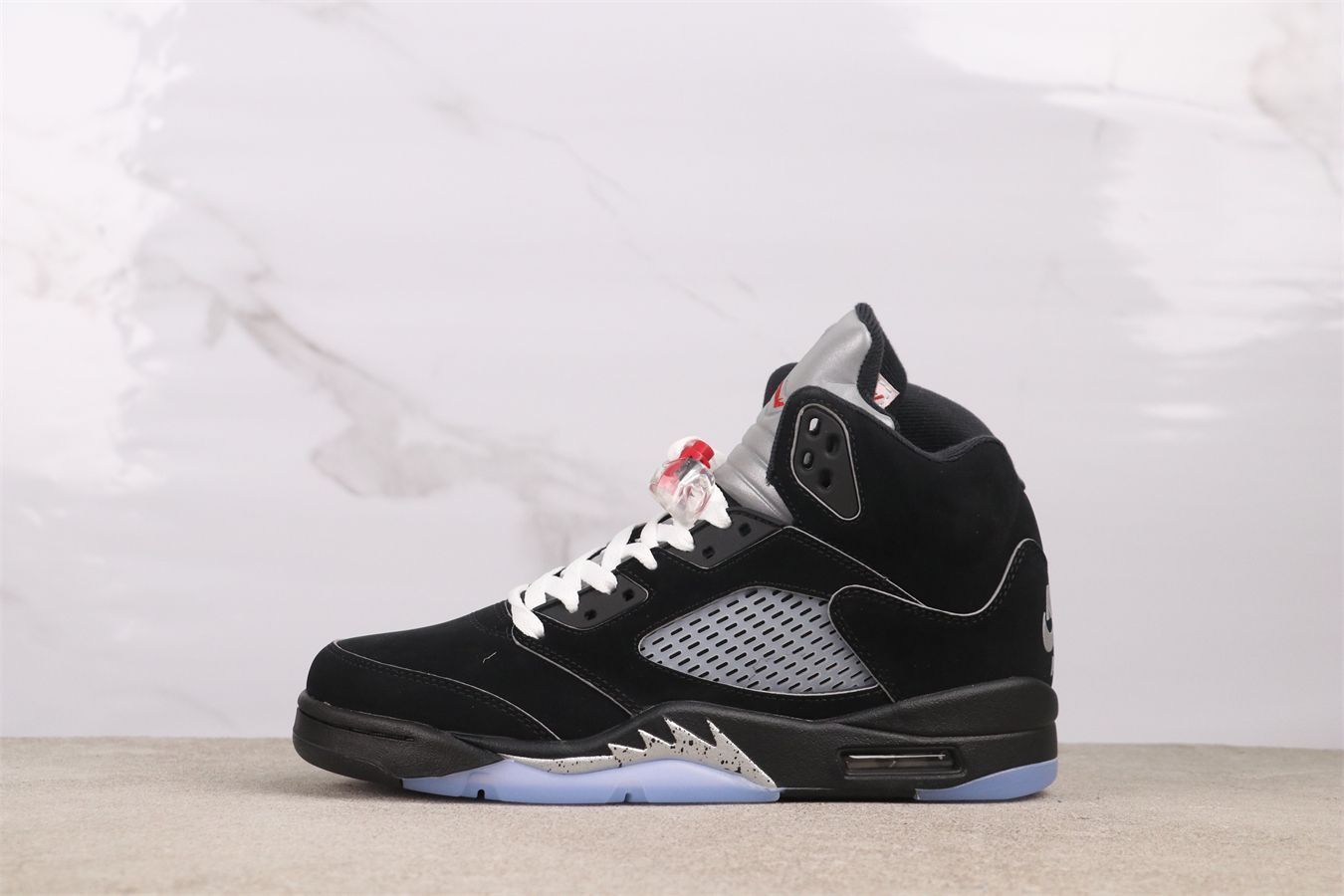 今日 Air Jordan エアジョーダン aj5 AJ5 Black Metallic Reimagined” HF3975-001