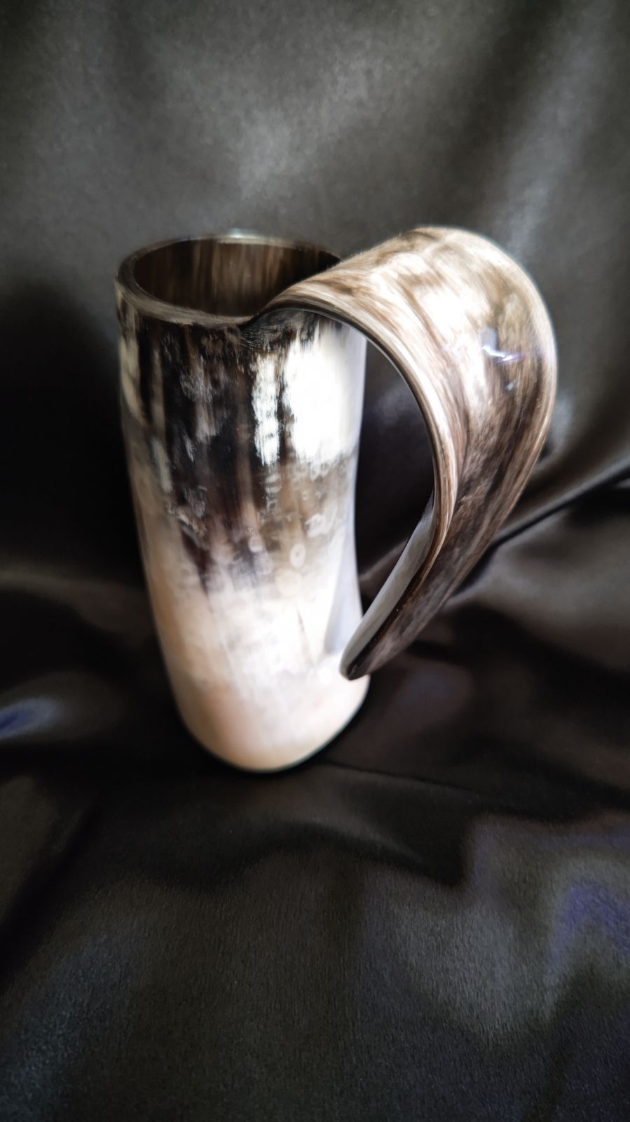 バッファローの角で作ったコップ