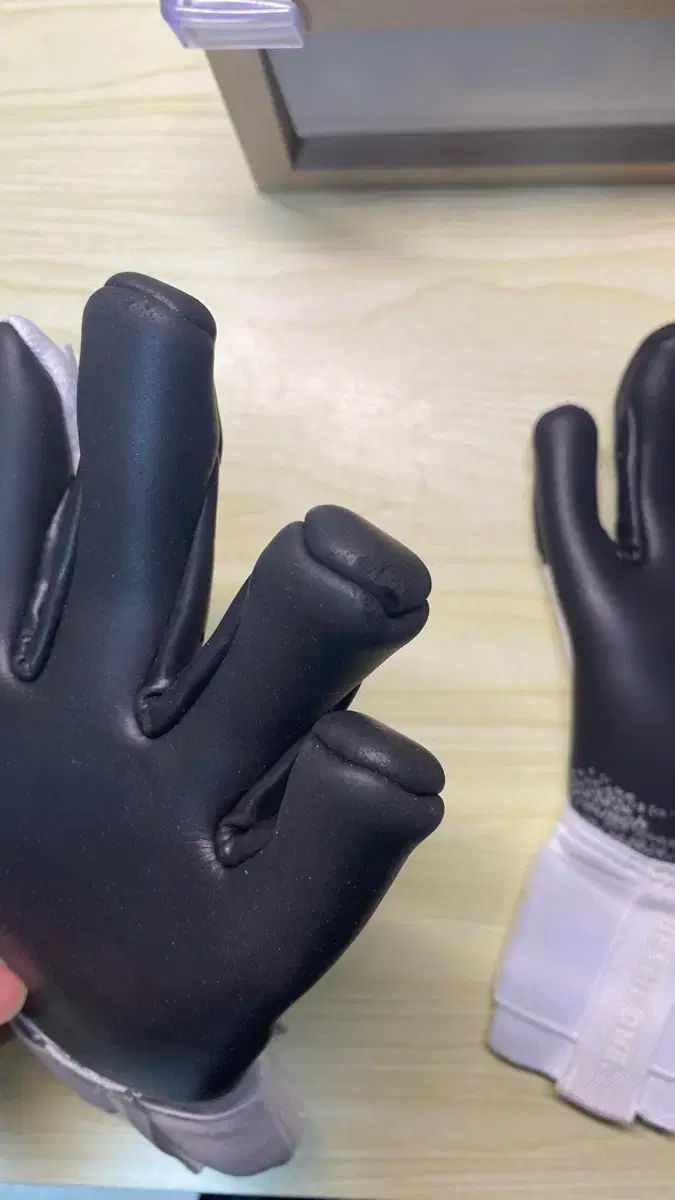 ロイッシュ フリー ゲル GOLDx キーパーグローブ 8号 WWW_LLC-HASEGAWATOSO_COM