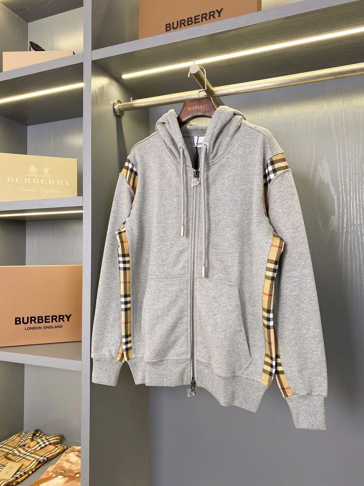 BURBERRY バーバリー パーカー フードチェック　Mサイズ BURBERRY バーバリー トップス チェックコットンフーディー 8058117
