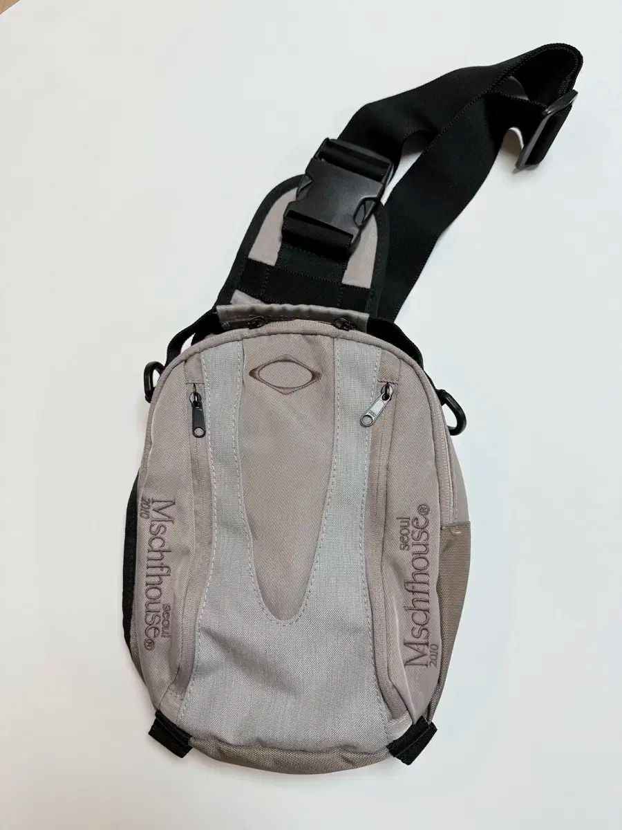 5☆大好評！ MISCHIEF MSCHF ミスチーフ スリングバッグ 最安価に挑戦！