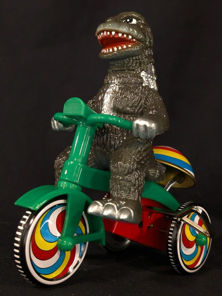 m1号 ニセゴジラ 三輪車 M1号 ニセゴジラ三輪車 【公式通販】