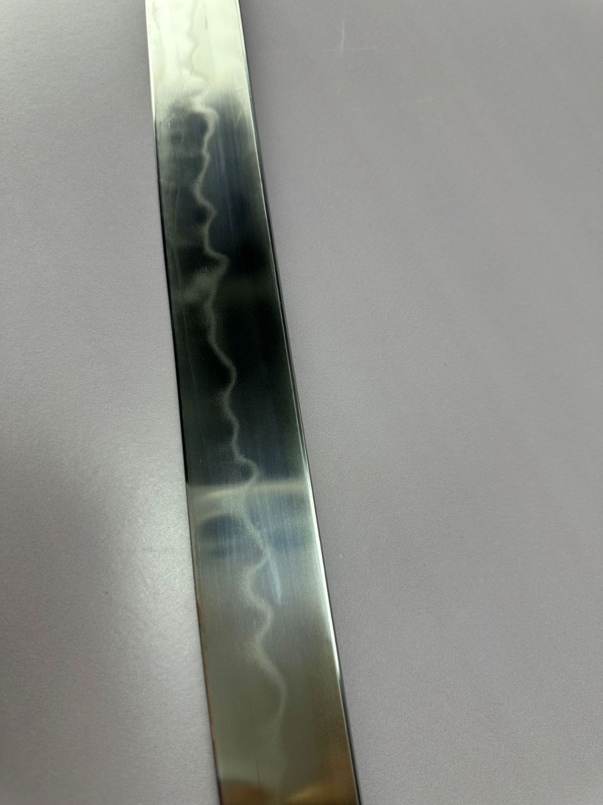 01453 包丁　マグロ包丁　玉鋼製　刃紋綺麗　墨流　鬼反り　未使用品 01453 包丁 マグロ包丁 玉鋼製 刃紋綺麗 墨流 鬼反り 未使用