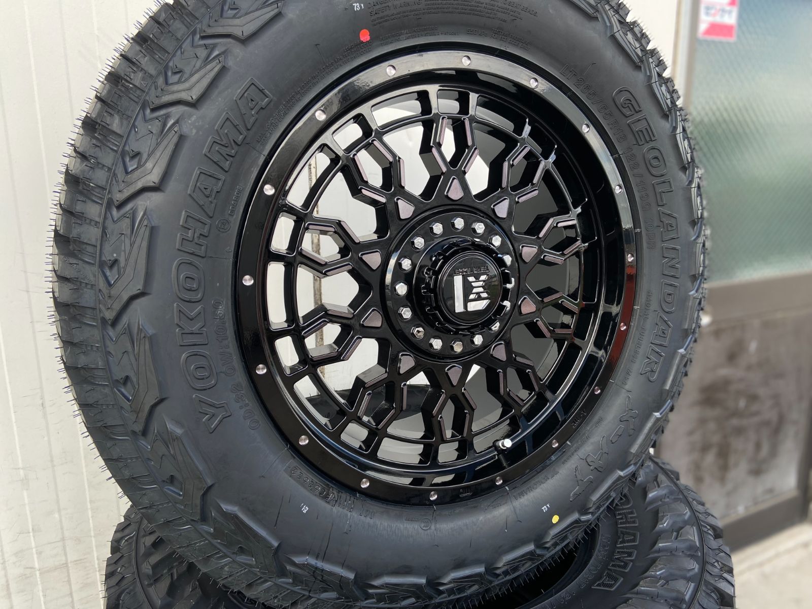 大ヒット商品 ランドクルーザー300系 18インチ LEXXEL PreDator タイヤホイールセット 4本セット 1台分 265/60R18  ヨコハマ ジオランダー X-AT オフロード仕様お勧め♪ - メルカリ