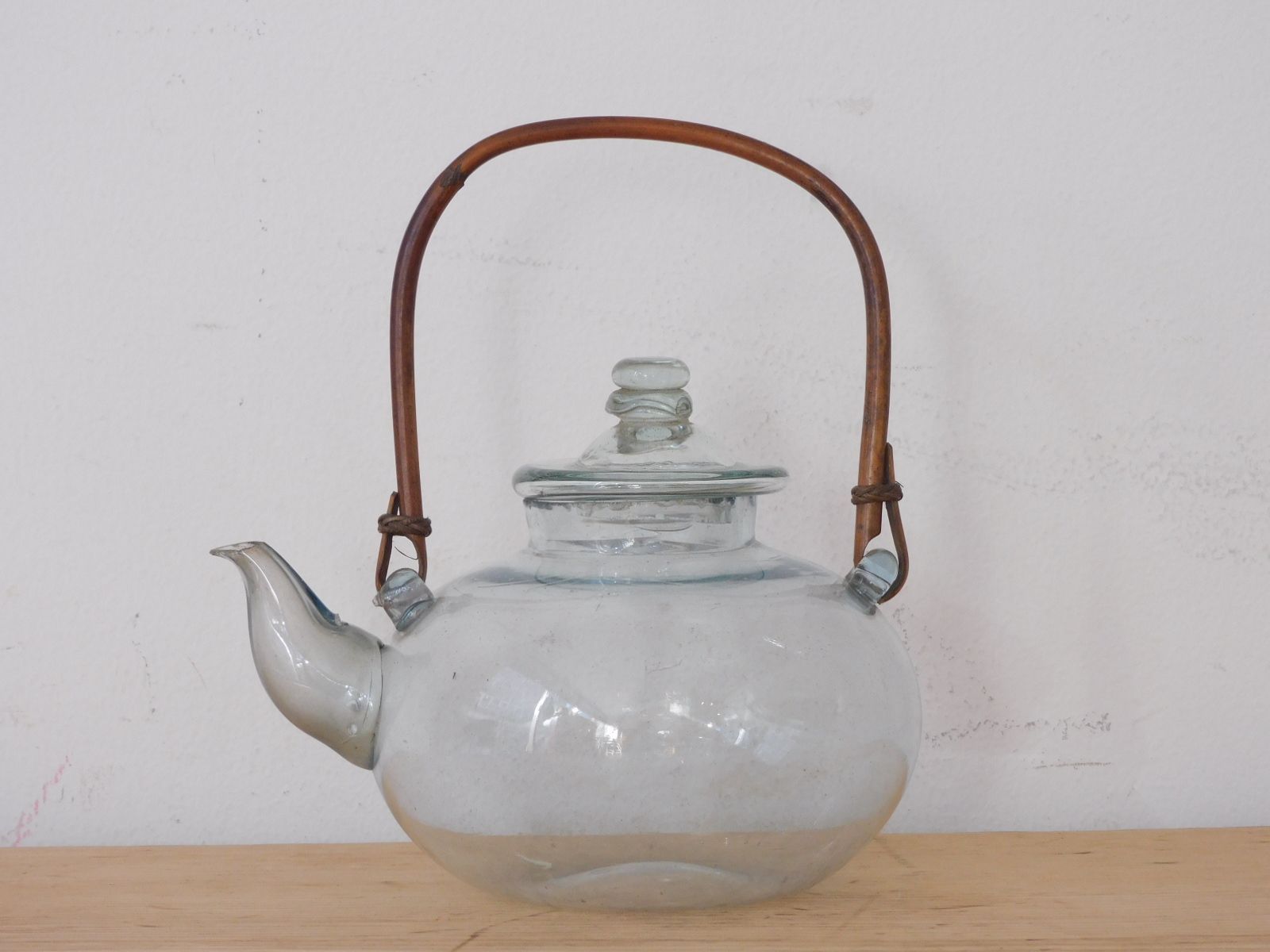 戦前 ふるいガラスのちろり HK-a-04391 |水注 ガラス瓶 和硝子 瓶 吹きガラス とっくり フラワーベース