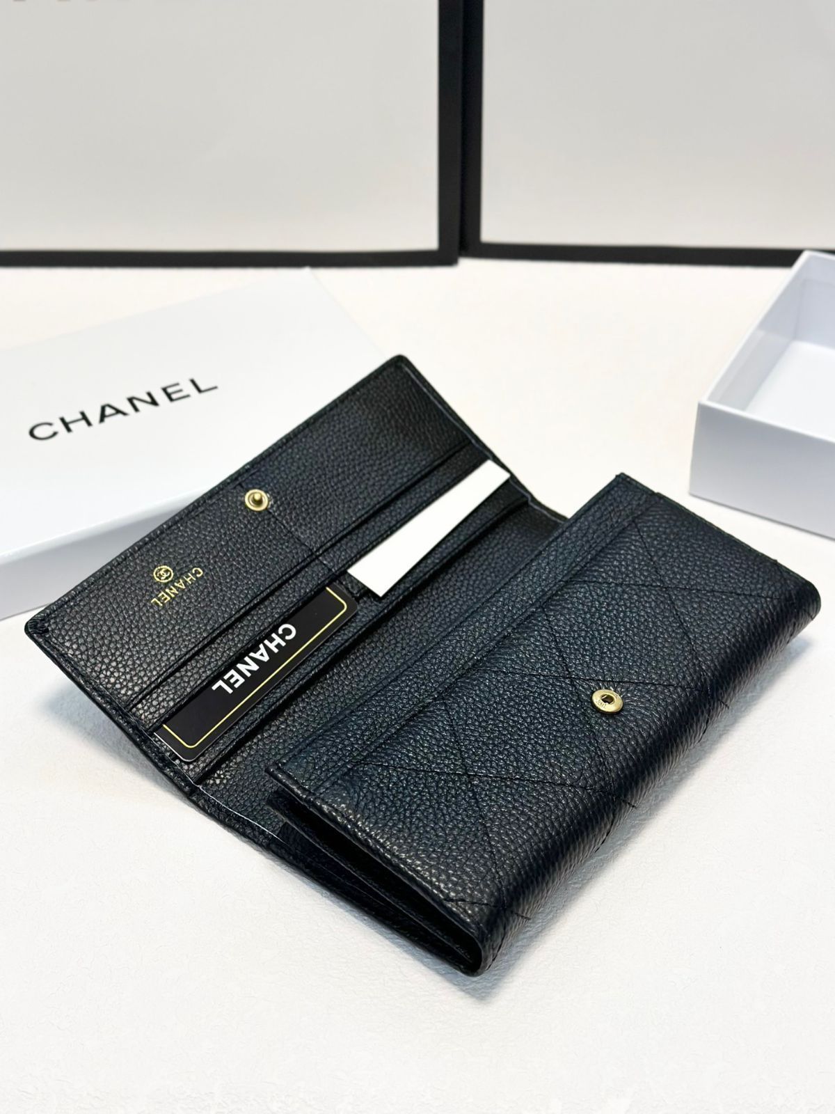 シャネル　ウォレット正規品 チェーン ウォレット - スモール レザー グッズ | CHANEL